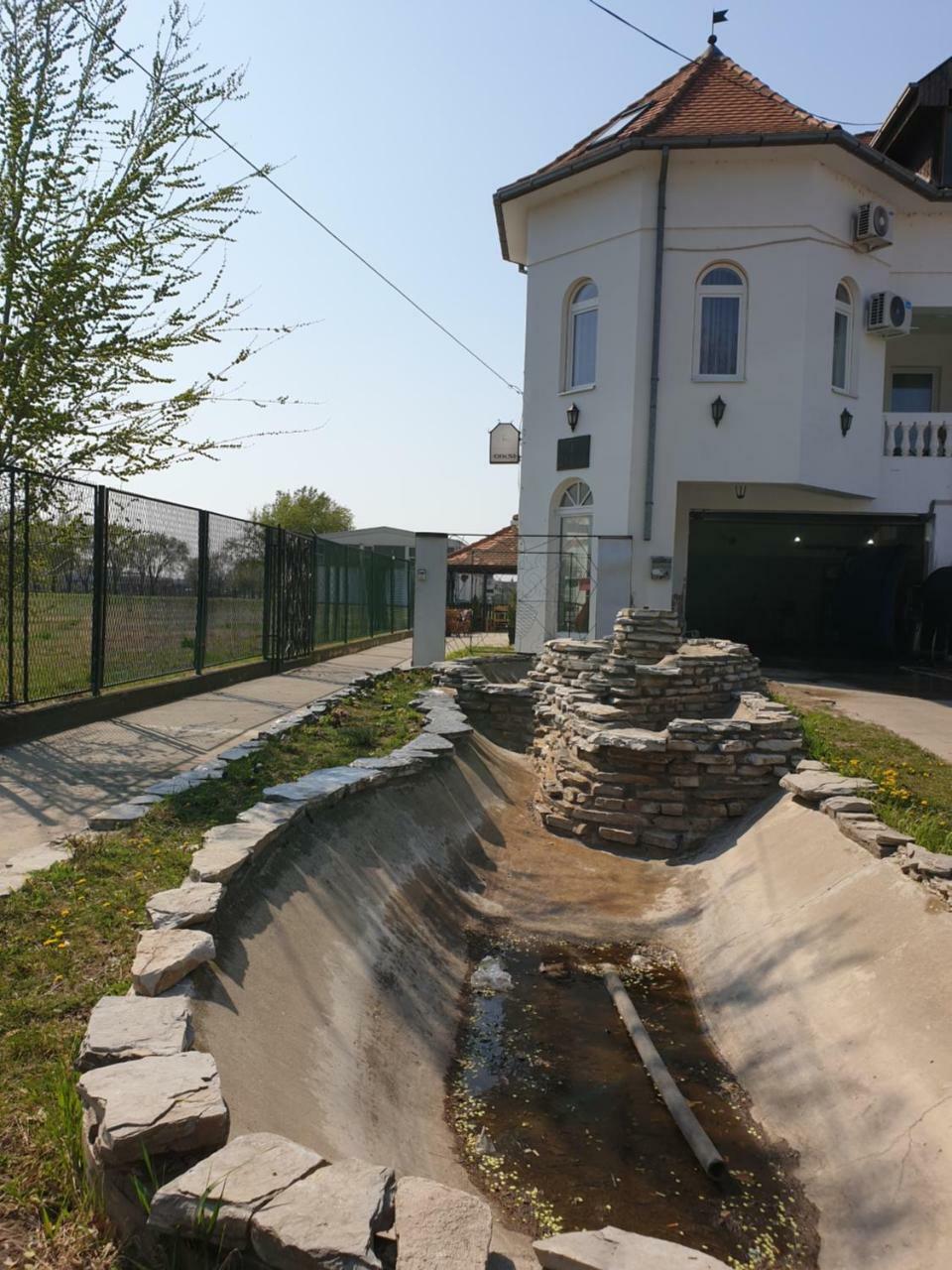 Apartmani Diksi Zrenjanin Exterior foto